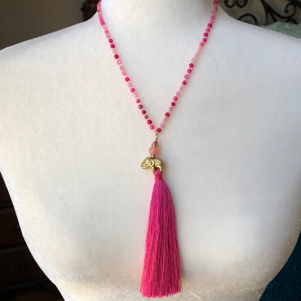 Beaded elephant necklace - Picture 2 of 8